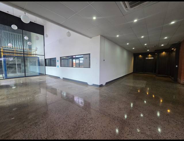 3,000M² WAREHOUSE FOR SALE IN RIVERHORSE VALLEY